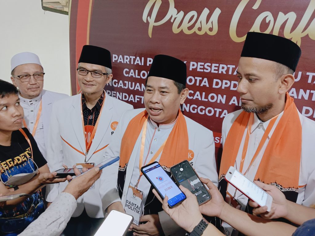 Parpol Pertama Ke Kpu Pks Kalsel Daftarkan 55 Caleg 5490